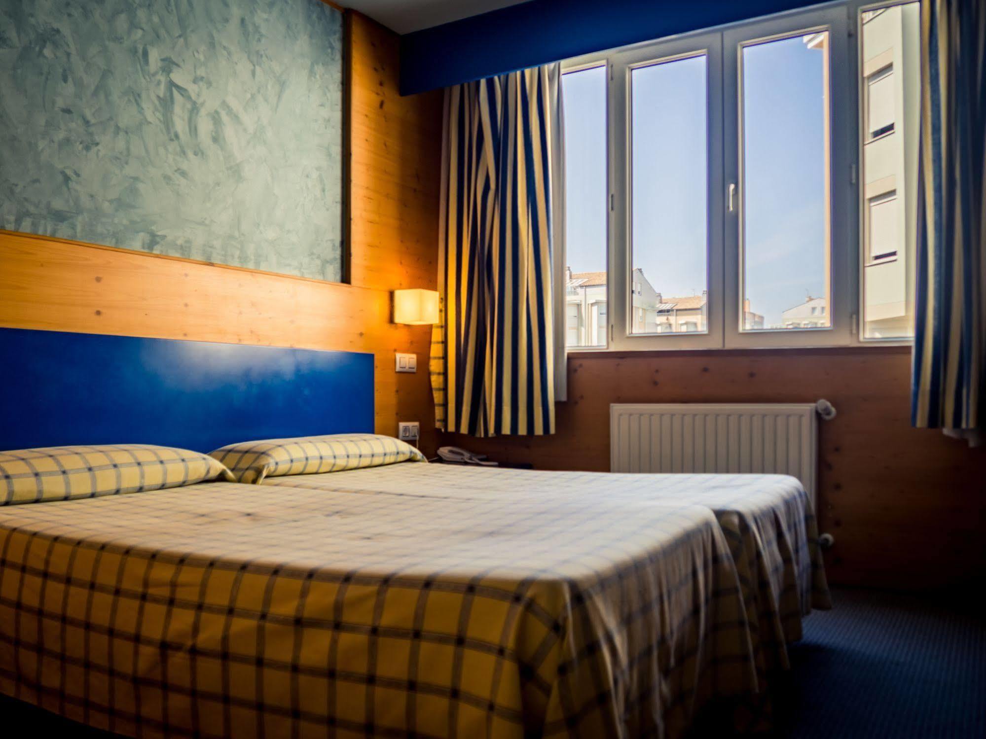 Hotel Bezana Lago Santa Cruz De Bezana Dış mekan fotoğraf