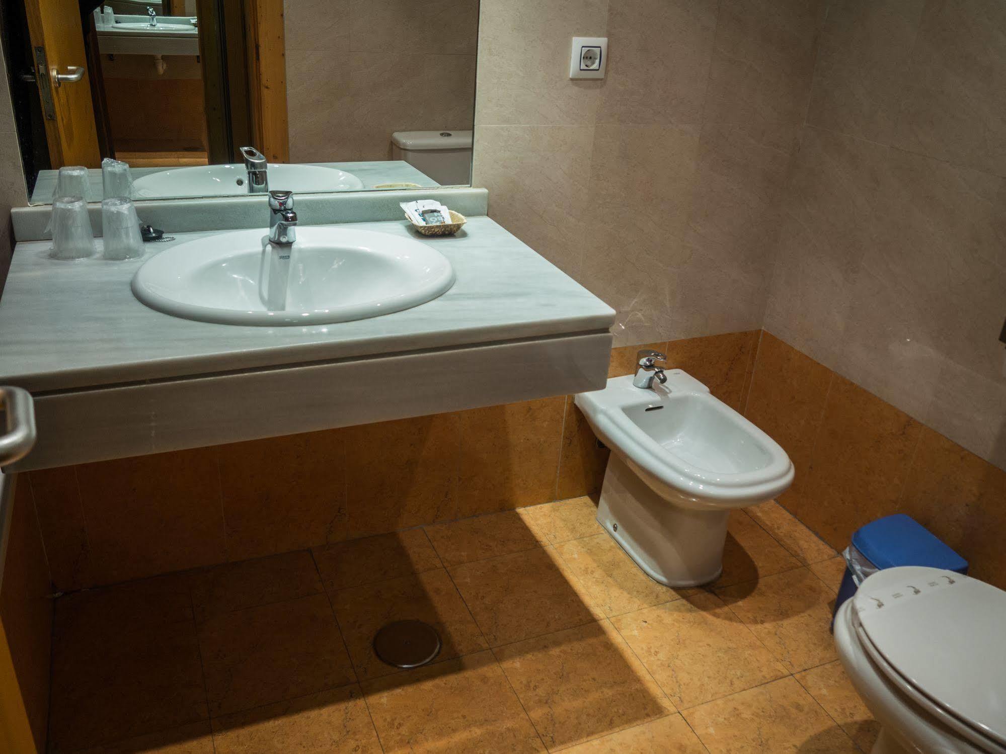 Hotel Bezana Lago Santa Cruz De Bezana Dış mekan fotoğraf
