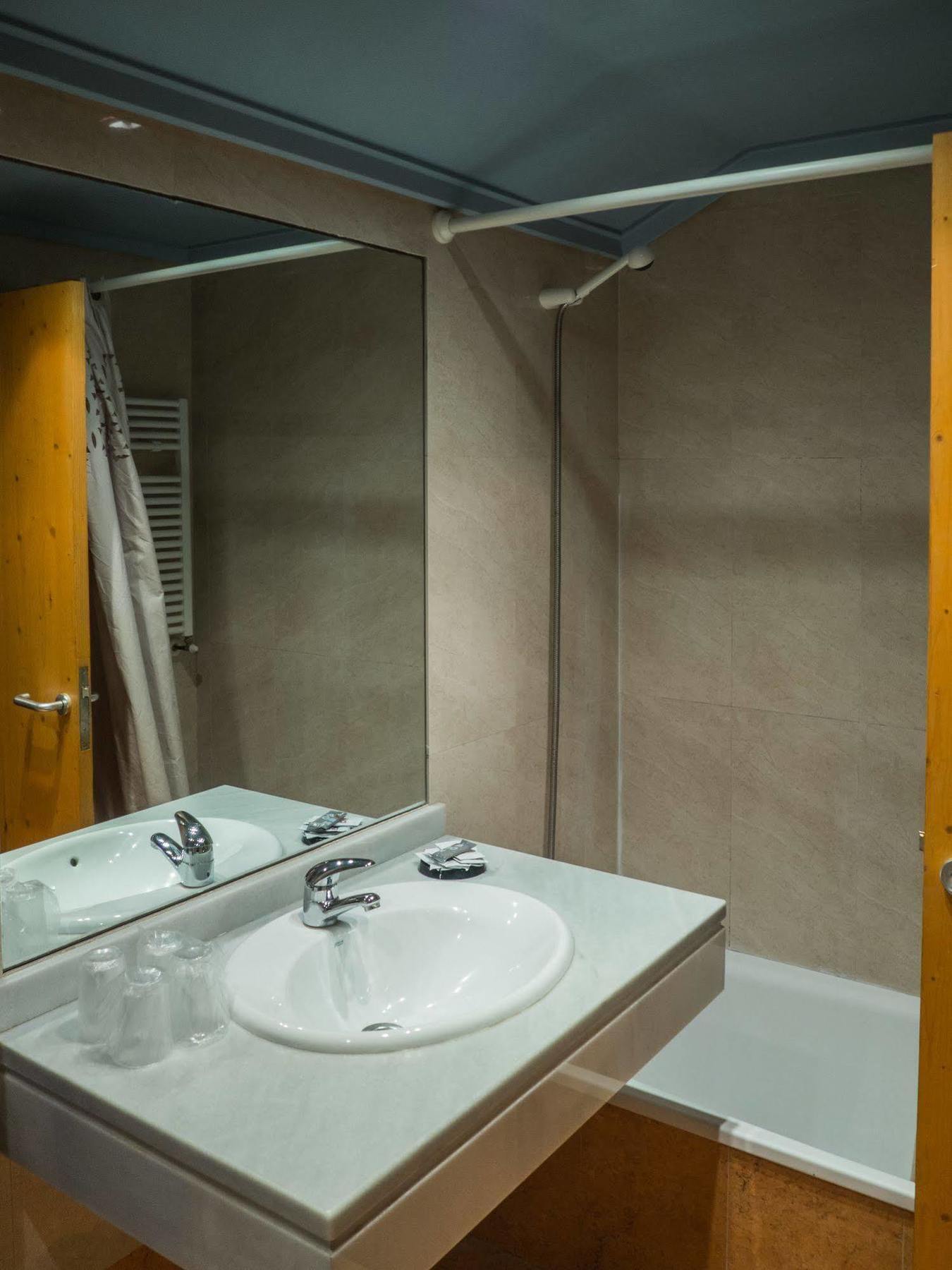 Hotel Bezana Lago Santa Cruz De Bezana Dış mekan fotoğraf