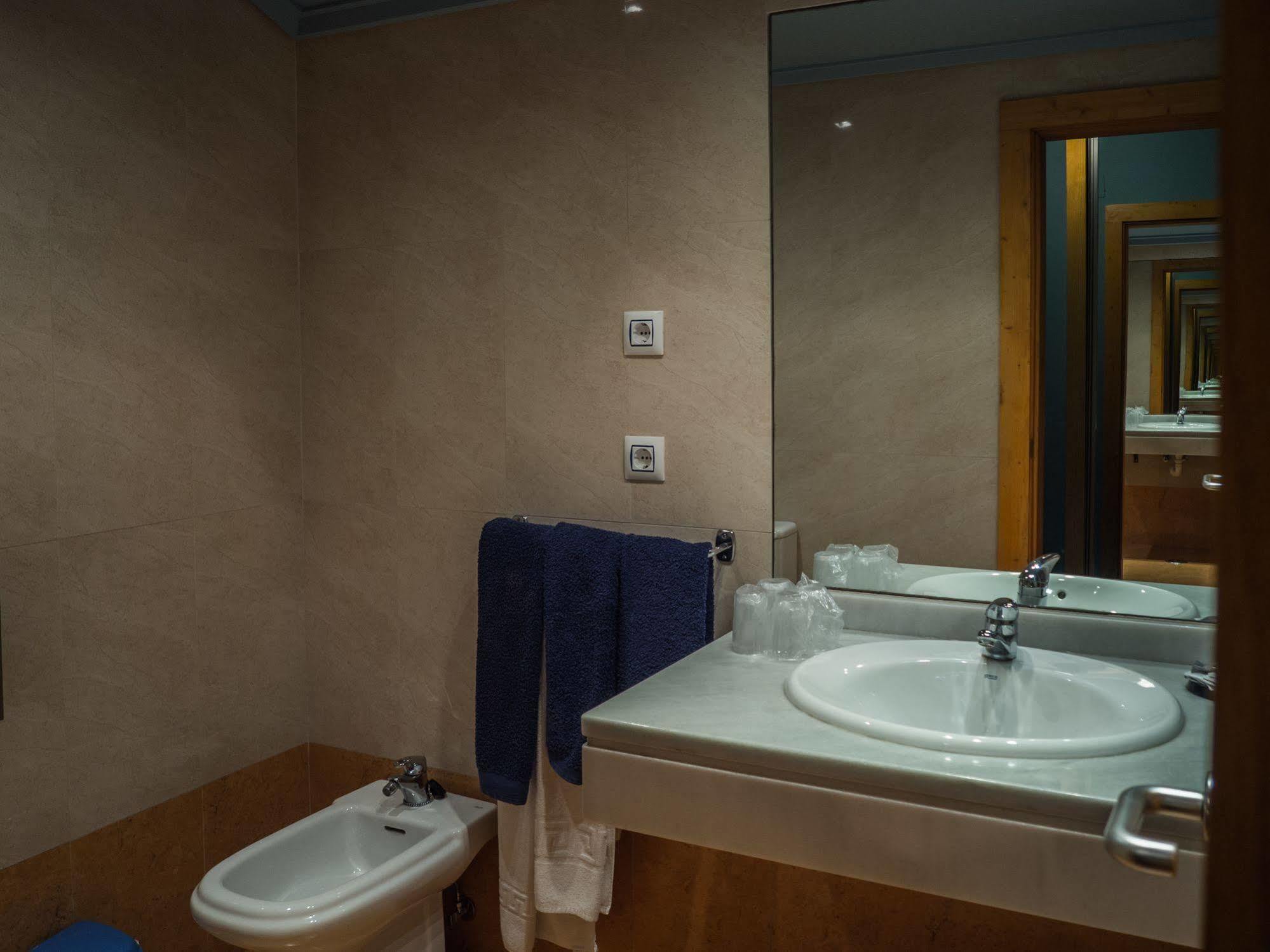 Hotel Bezana Lago Santa Cruz De Bezana Dış mekan fotoğraf