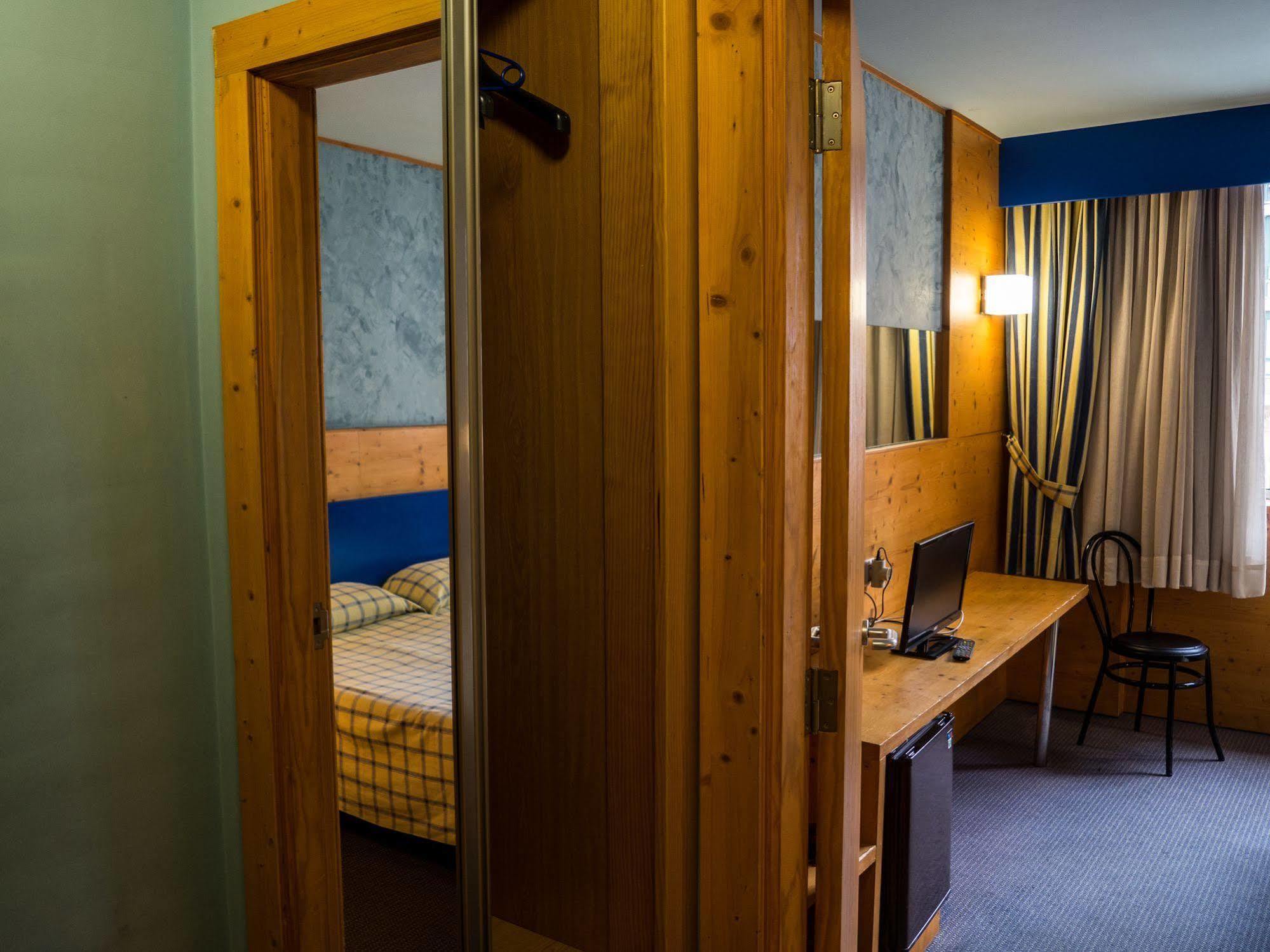 Hotel Bezana Lago Santa Cruz De Bezana Dış mekan fotoğraf