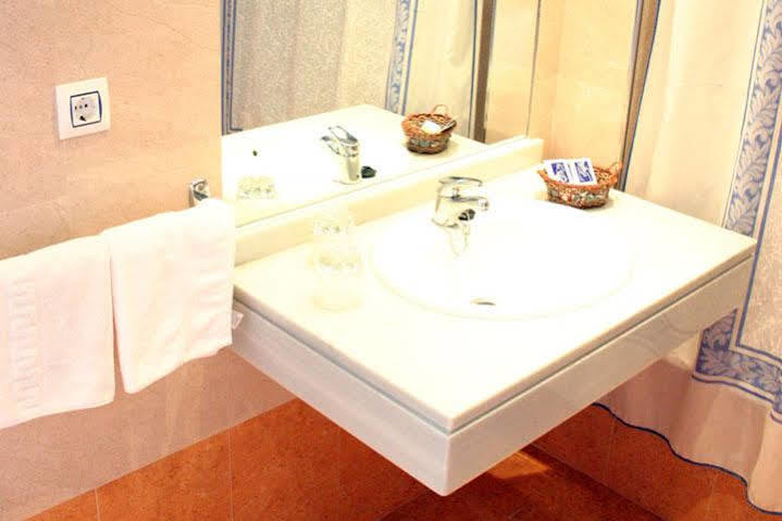 Hotel Bezana Lago Santa Cruz De Bezana Dış mekan fotoğraf